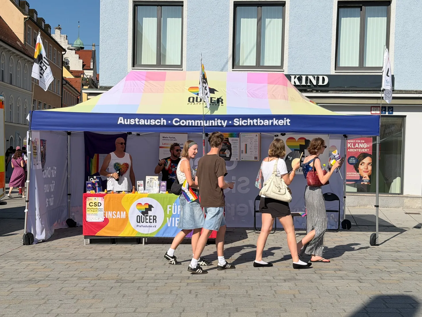 Community-Pavillon von Queer Pfaffenhofen bei einer Veranstaltung in Freising